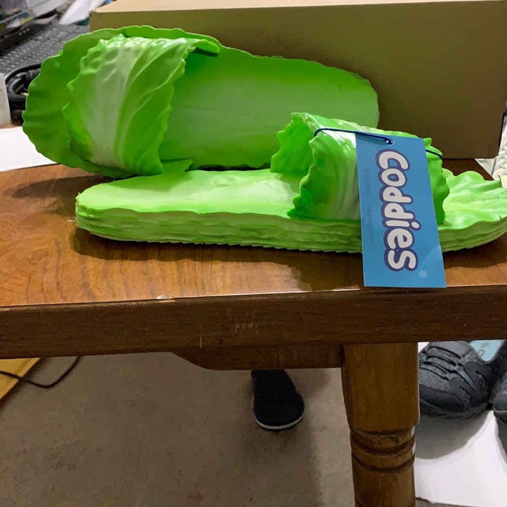 Coddies lettuce slides women’s size 9-10